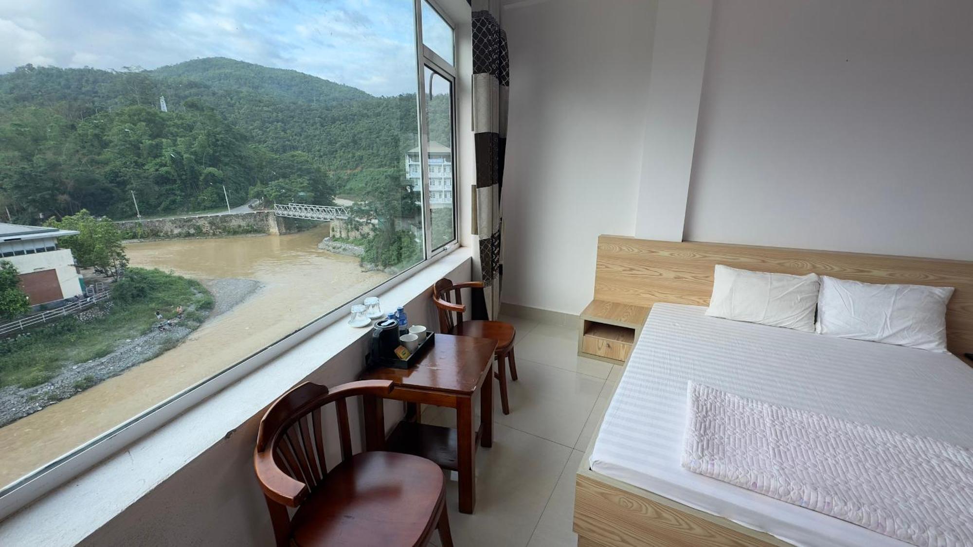Quy Anh Hotel Bao Lac Town Екстериор снимка
