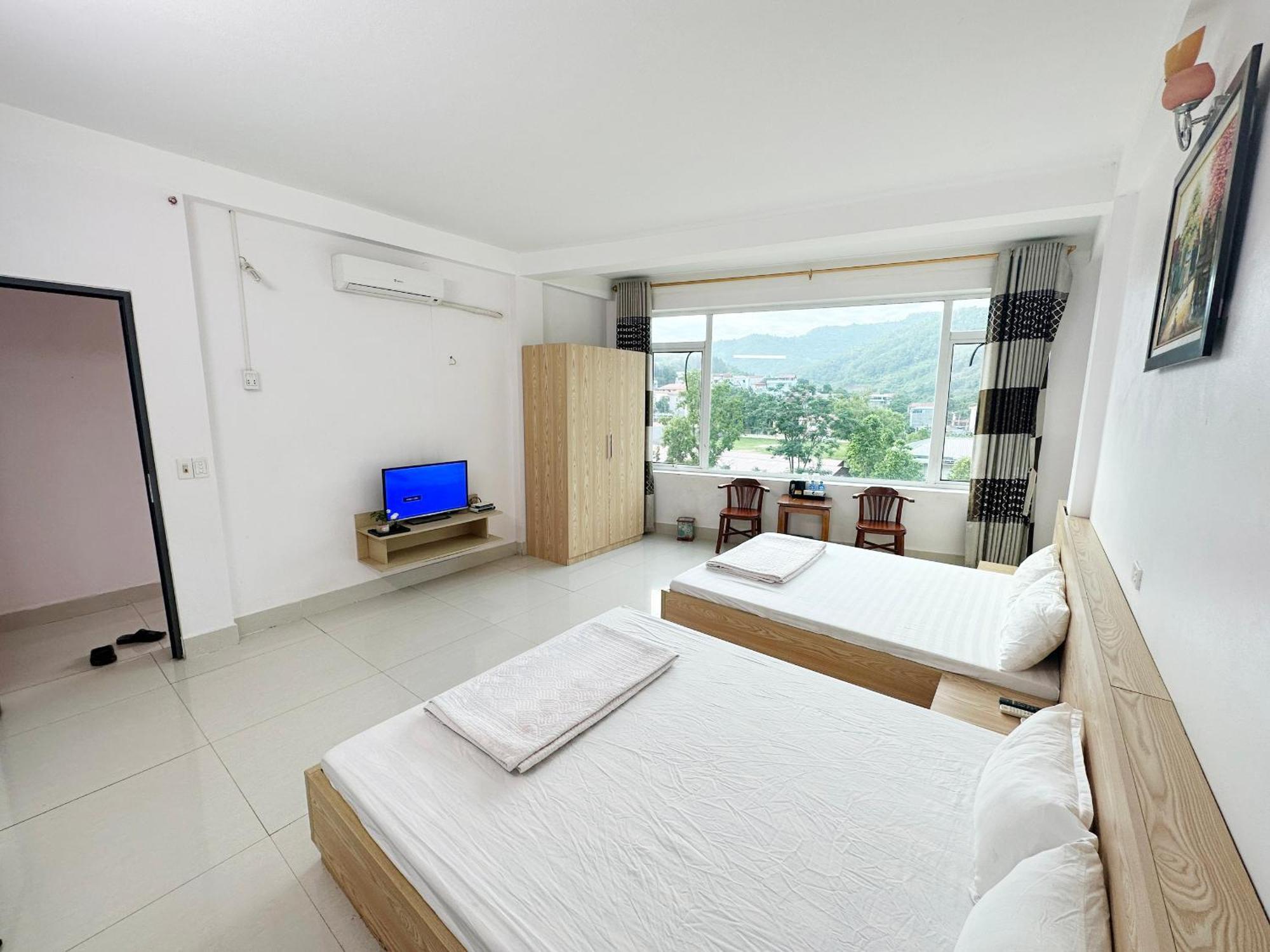 Quy Anh Hotel Bao Lac Town Екстериор снимка