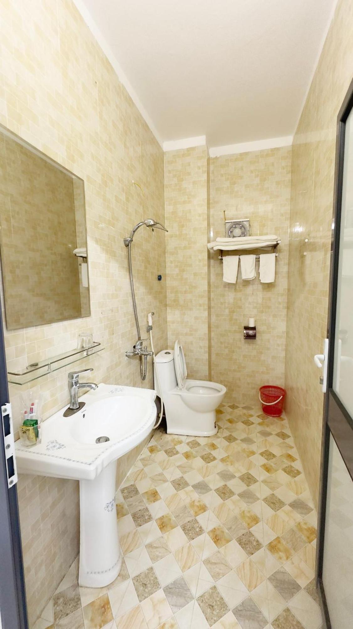Quy Anh Hotel Bao Lac Town Екстериор снимка
