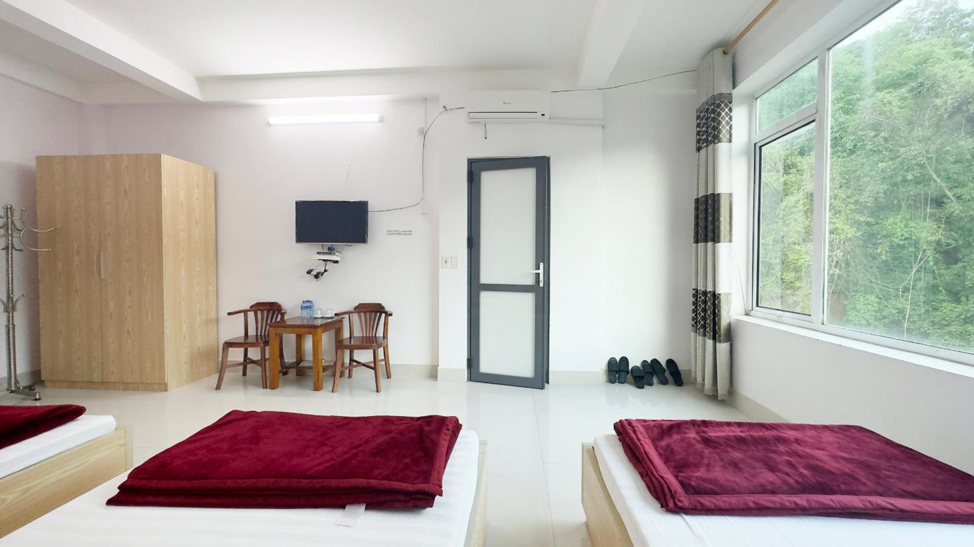 Quy Anh Hotel Bao Lac Town Екстериор снимка